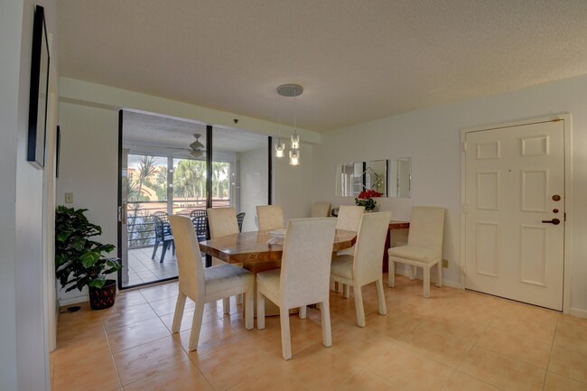 Building Photo - 7194 Promenade Dr