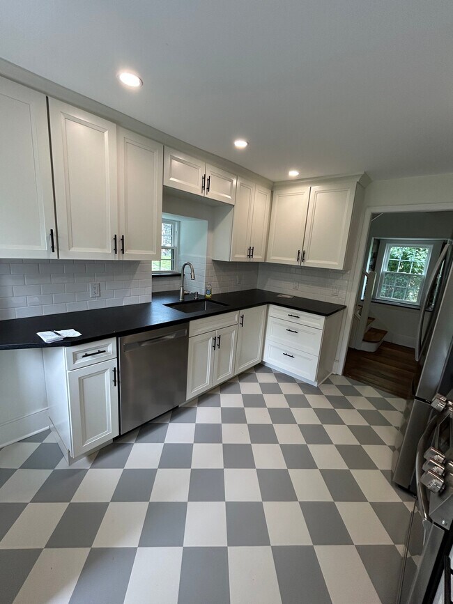 Foto del edificio - 369 Byram Kingwood Rd