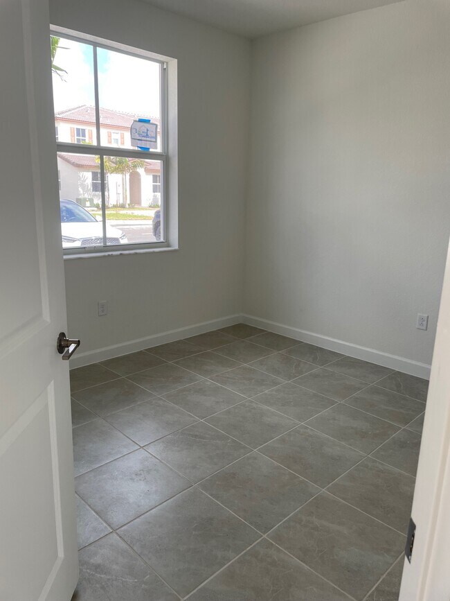Foto del edificio - 12075 NW 24th Ct