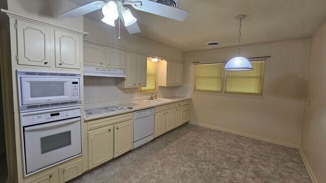 Foto del edificio - Beuatiful Lawndale Home - 3br 2ba
