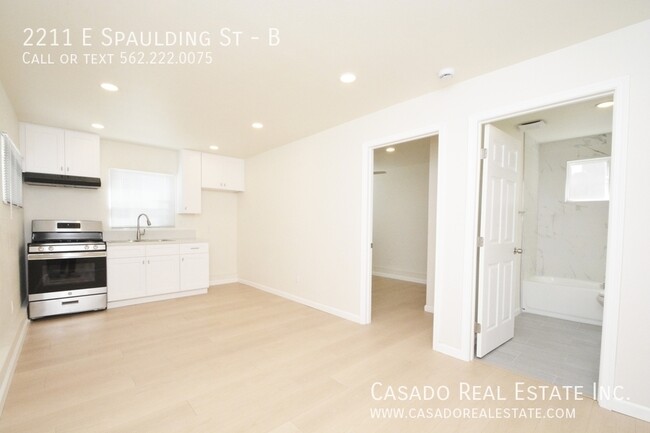 Building Photo - 2211 E Spaulding St