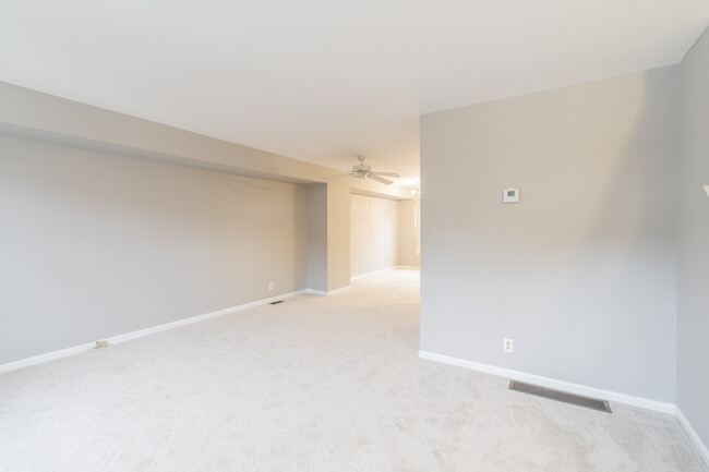 Foto del edificio - 7923 Ridge Ave