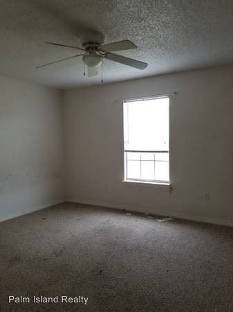 Foto del edificio - 1847 Whispering Oaks Ln