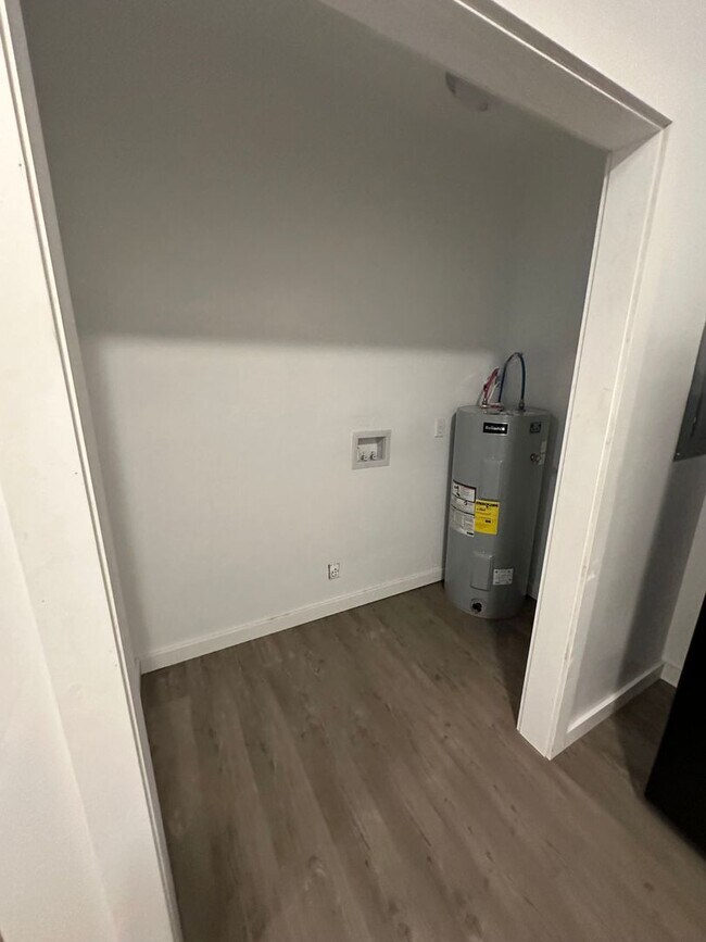 Foto del edificio - Spacious Townhome Available Soon