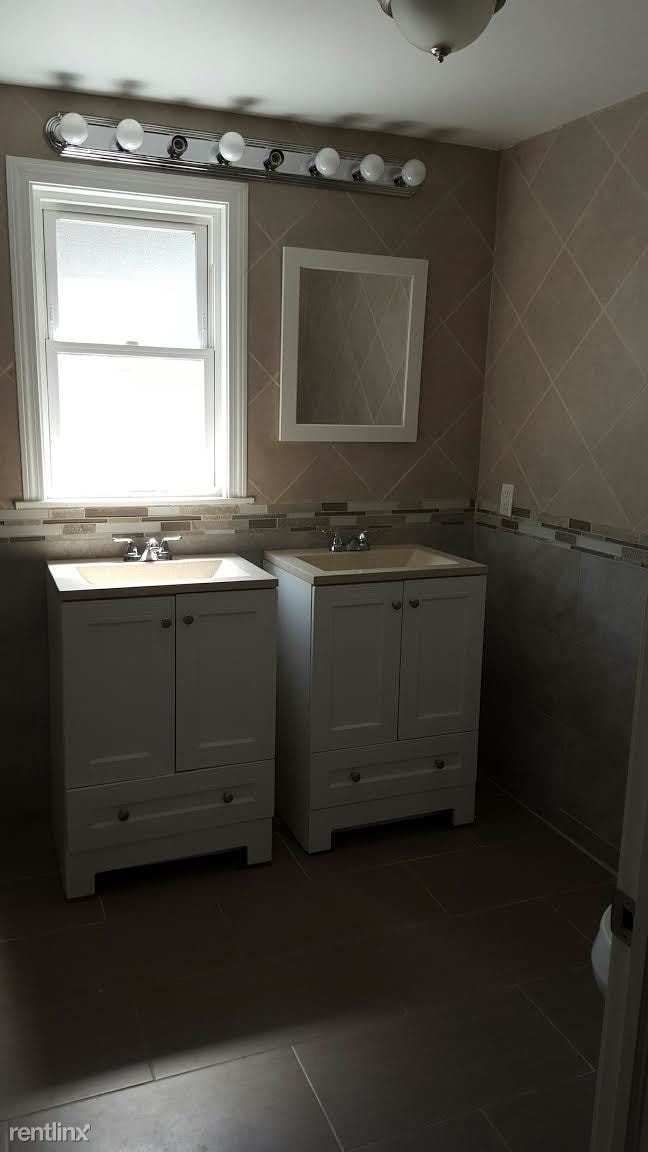 Building Photo - 252 Goffe Ter