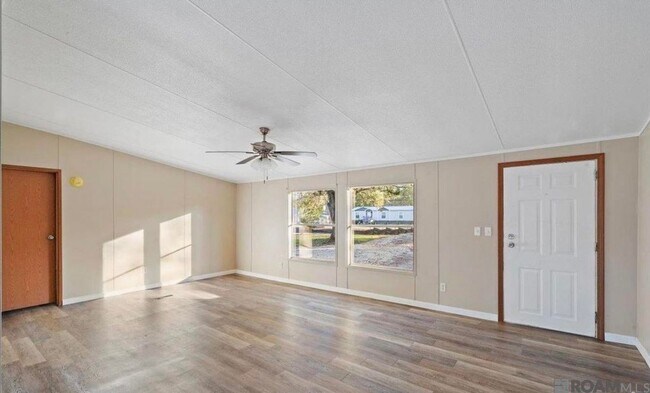 Foto del edificio - 9853 Springfield Rd