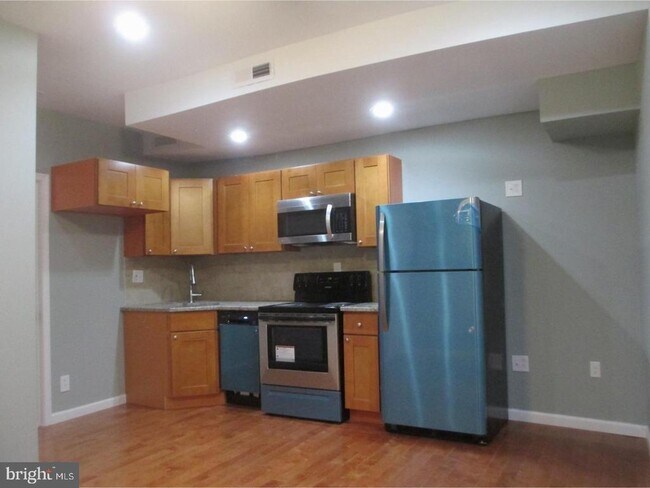 Building Photo - 1239 N 28th St