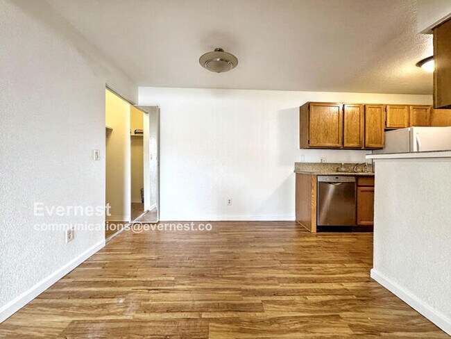 Foto del edificio - 10150 E Virginia Ave