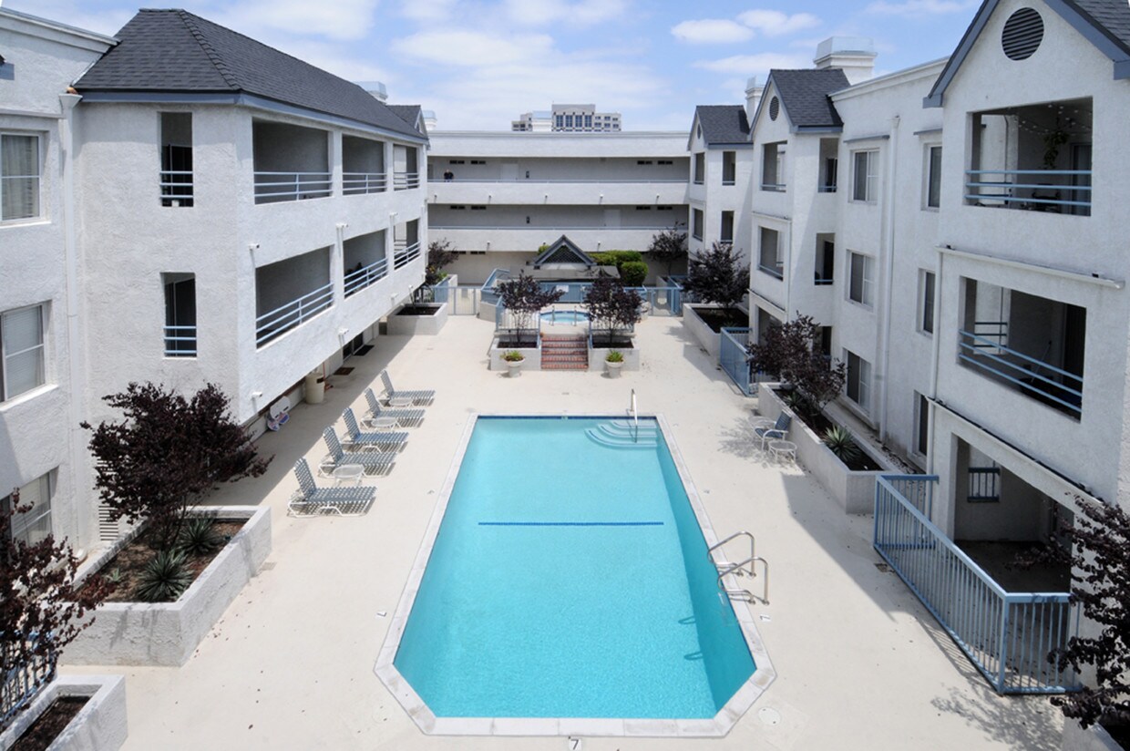 Pool AND Jacuzzi AND Gym - 300 N El Molino Ave