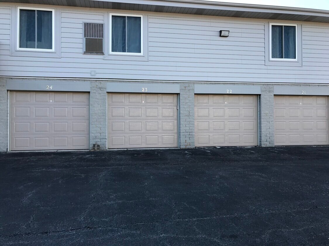 Foto principal - 15825 Orlan Brook Dr