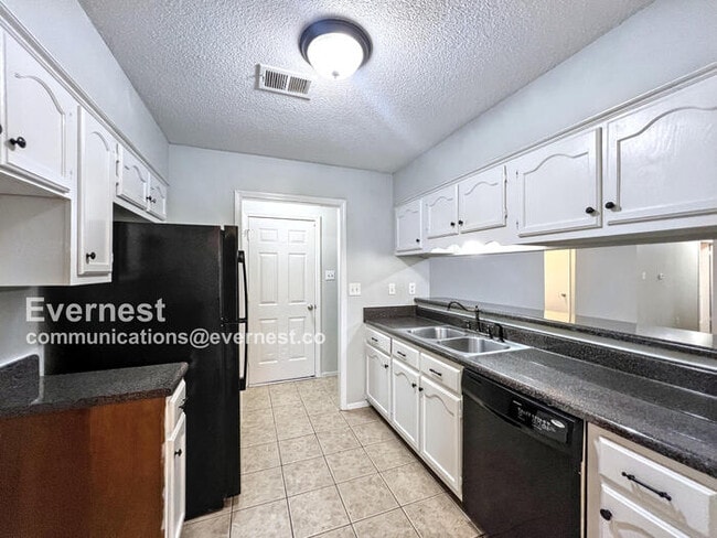 Building Photo - 3525 Dorchester Dr