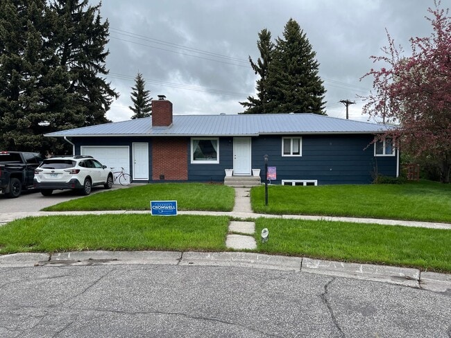 Building Photo - Midtown Three Bedroom Basement Space for R...