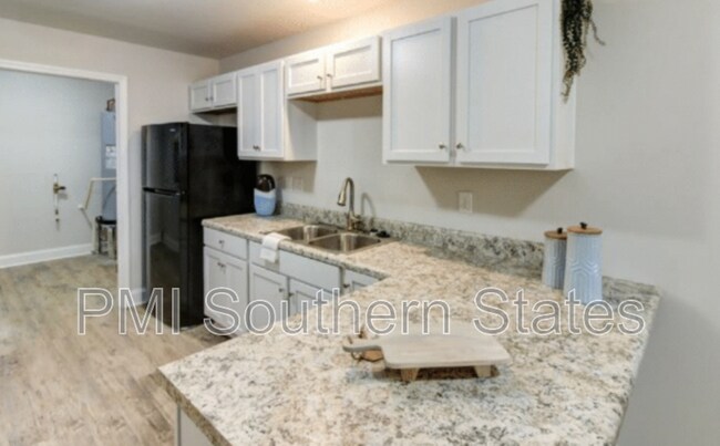Building Photo - 204 Walnut Hill Dr