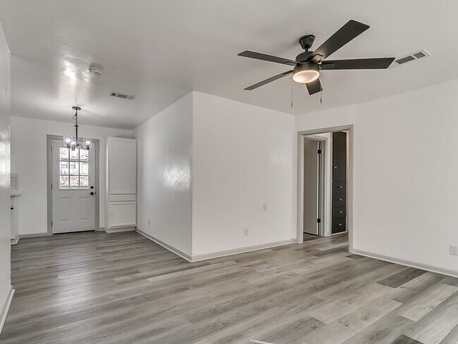 Building Photo - Newly Remodeled 3 Bedroom Home