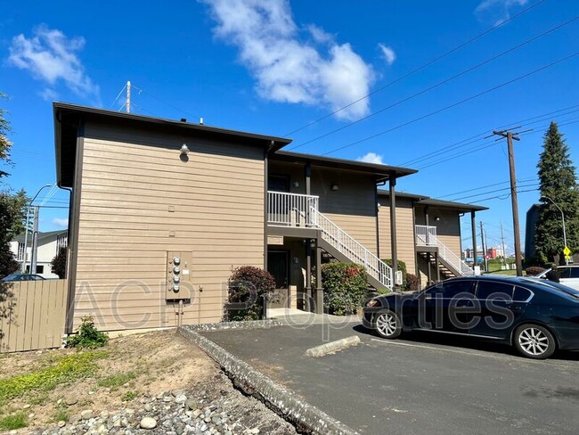 Building Photo - 2755 McLeod Rd