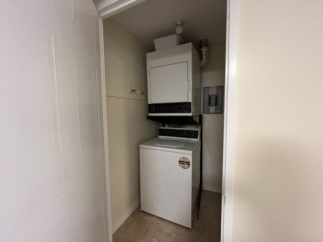 Building Photo - 76 Base Line Rd W