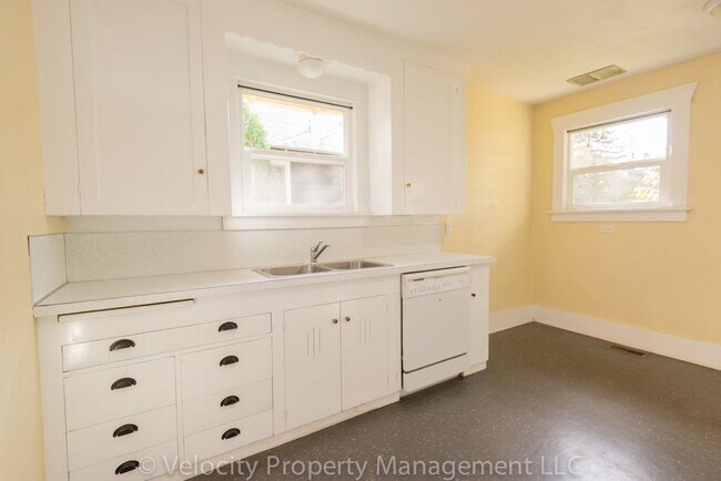 Foto del edificio - Charming Westside Bungalow Blocks from Dow...