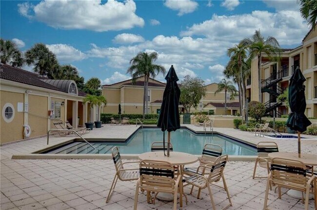 Foto del edificio - 833 Riverside Dr