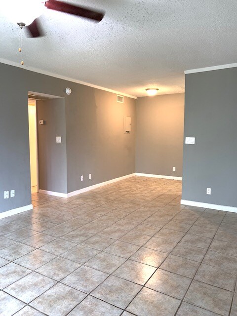 Building Photo - 1852 Golf View Ave