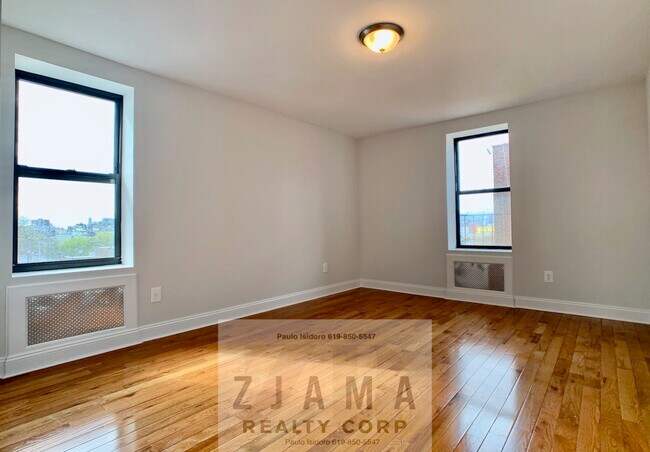 Building Photo - 715 St Marks Ave