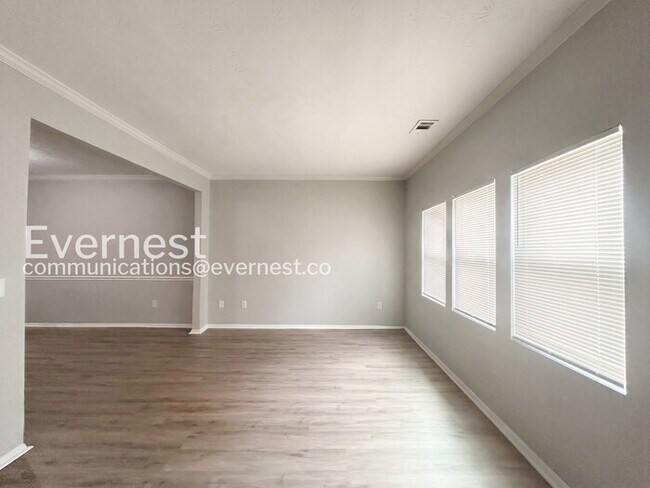 Foto del edificio - 263 Elm Forest Way