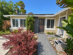 Building Photo - 636 Buckeye Dr