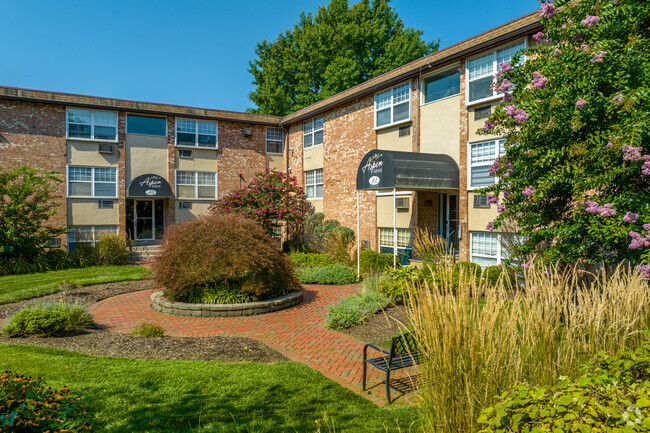 Building Photo - Aspen Grove Apartment Homes