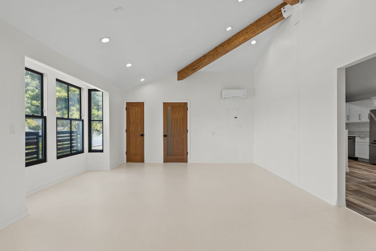 Foto del edificio - 4835 Gentry Ave