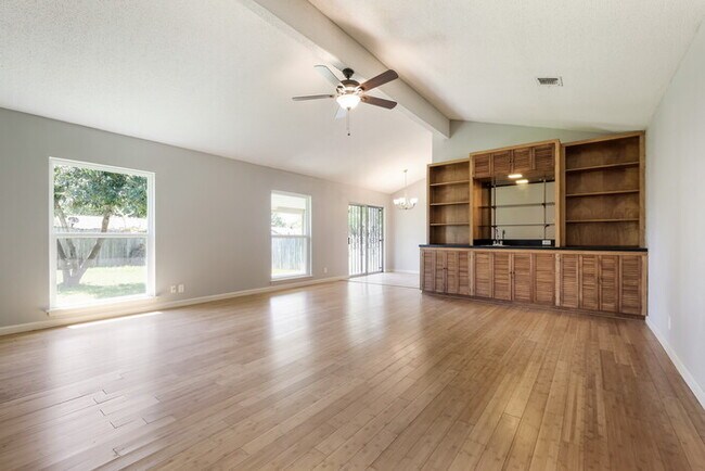 Building Photo - 7014 Glen Trail