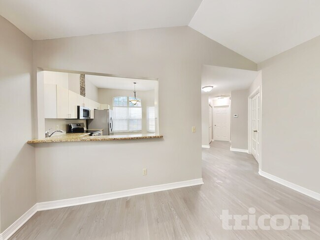 Foto del edificio - 104 Bay Hill Ct