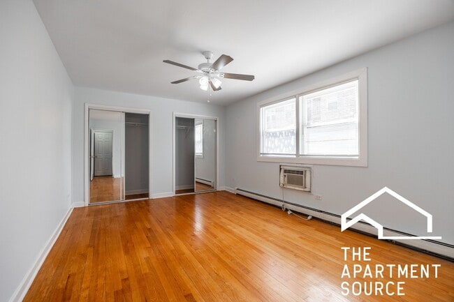 Photo - 1643 W Sherwin Ave Apartment