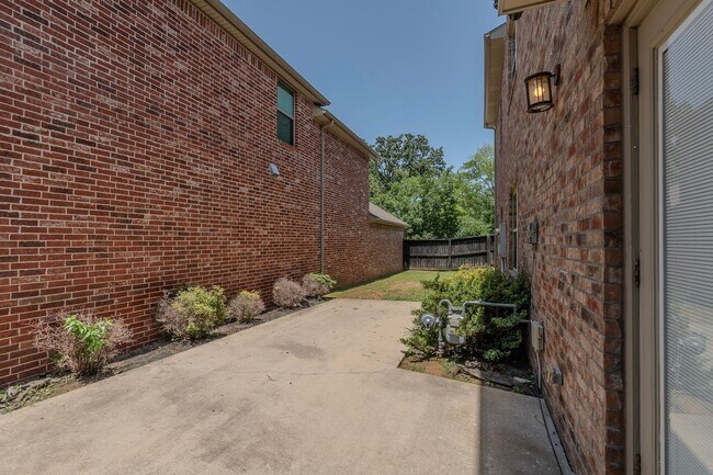 Foto del edificio - 537 N Salem Rd