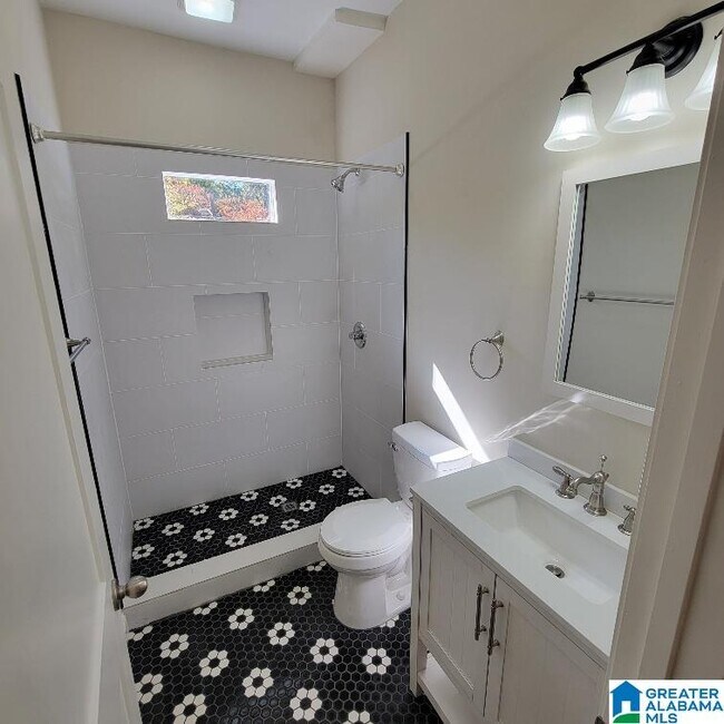 Foto del edificio - 633 Idlewild Cir