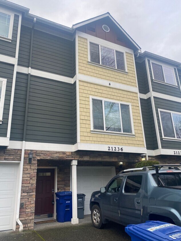 Stylish 3 Bedroom Townhome in Gated Commun... Townhome Rentals in Bothell WA