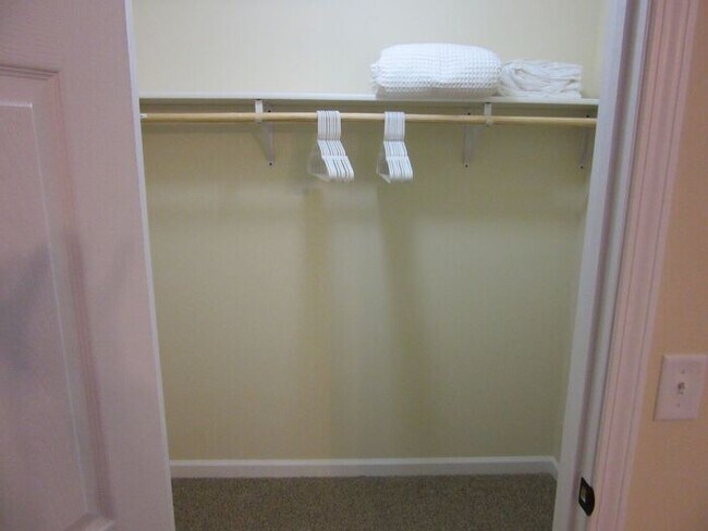 Foto del edificio - 2 Bedroom Upper Unit Pets Welcome!!