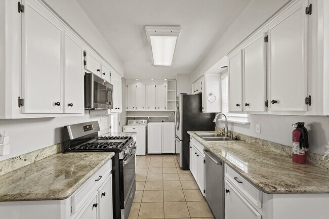 Foto del edificio - 10226 Rothbury St