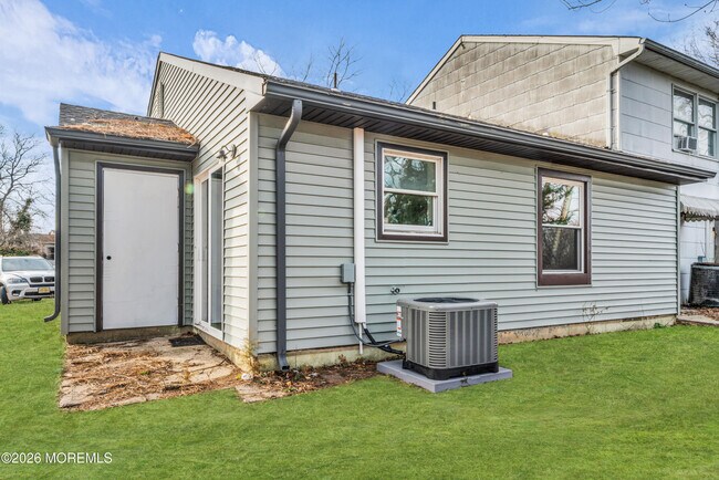 Foto del edificio - 110 Lexington Blvd