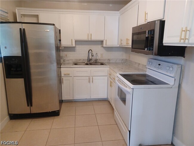 Building Photo - 4808 Lucaya Dr