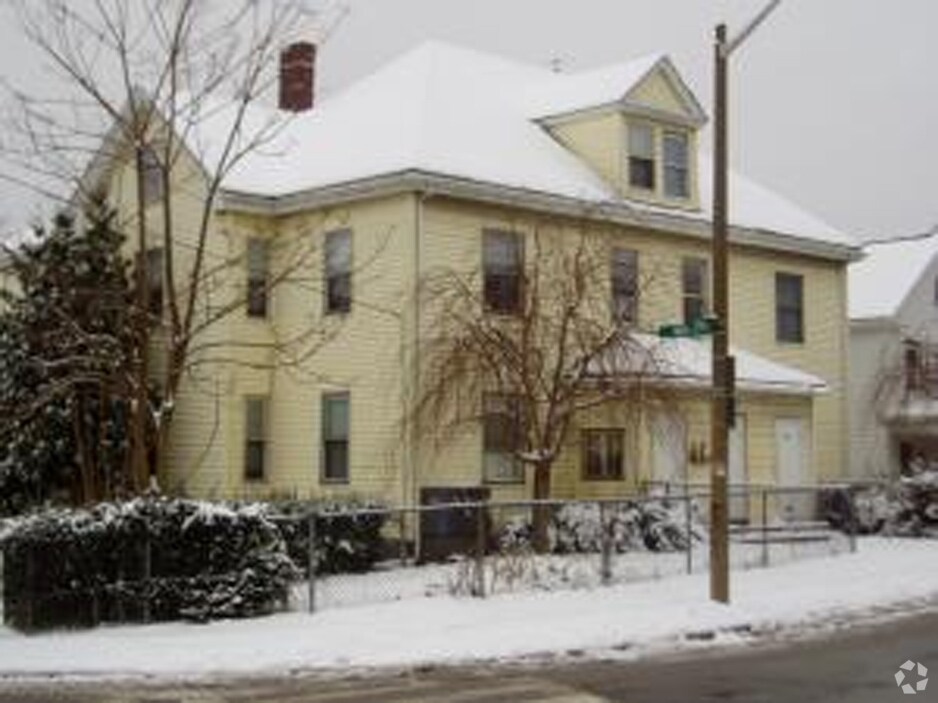 Primary Photo - 1072-1074 River St