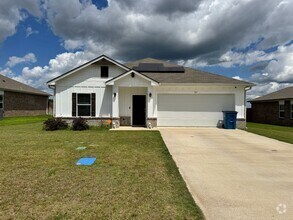 Building Photo - 917 Martin St
