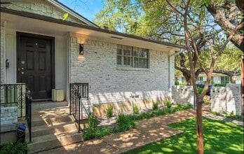 Building Photo - 9003 Villa Park Cir