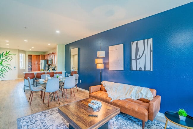 Foto del edificio - 1275 E University Dr