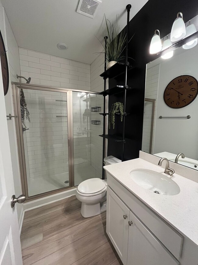 Building Photo - Tri-level Townhome in Foxbank Plantation