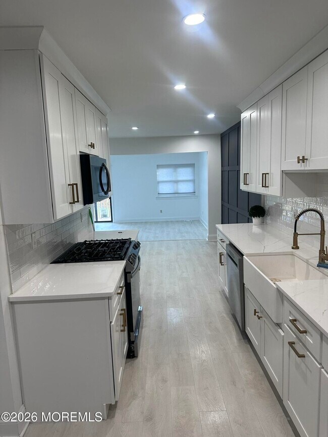 Foto del edificio - 225 Longwood Dr