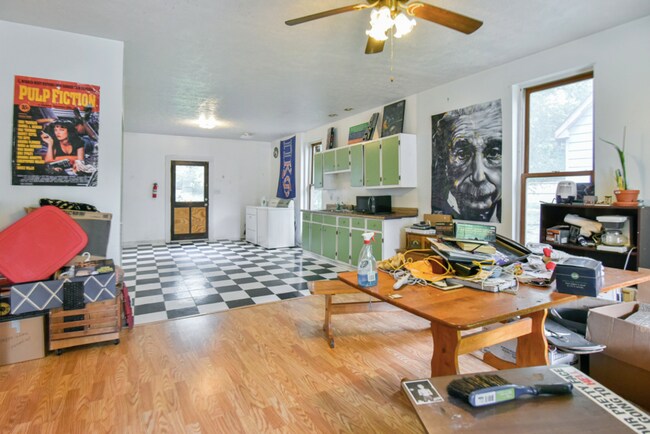 Foto del edificio - 1022 W 7th St