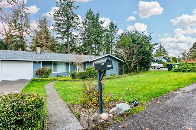 Building Photo - Charming Lakewood Rambler 3bd 1.5 bath