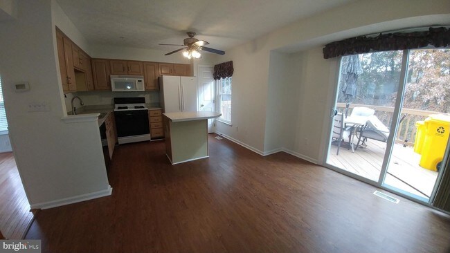 Building Photo - 201 Foxtree Dr