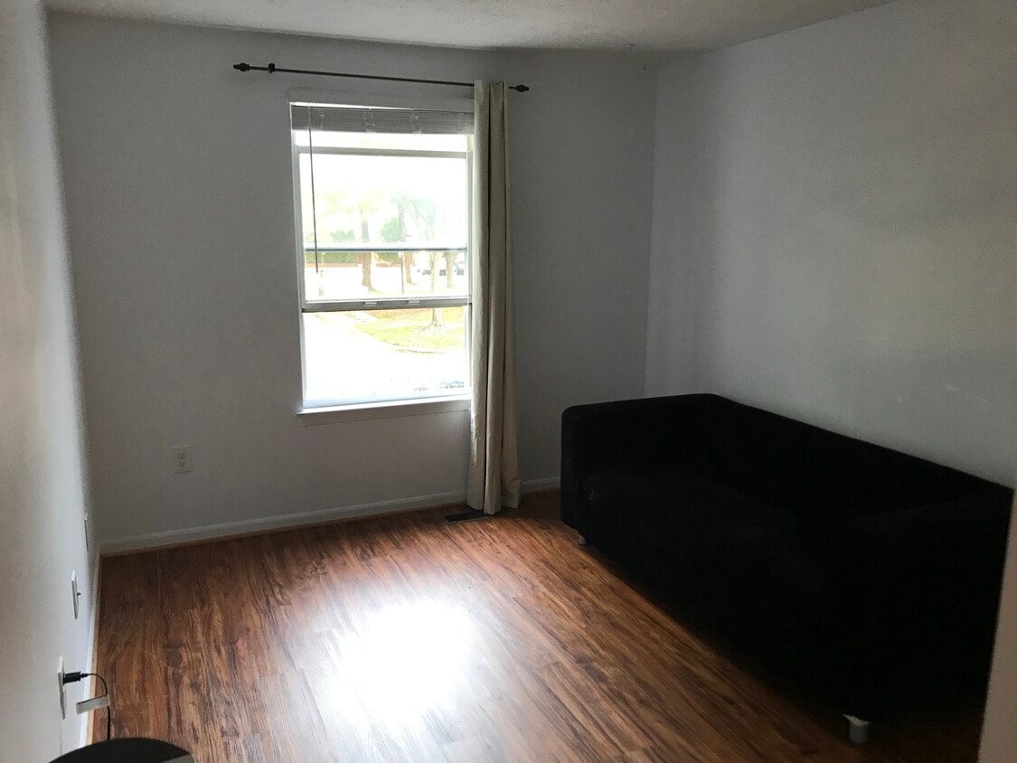 Bedroom for rent - 5 Whitechurch Ct (Germantown, MD)