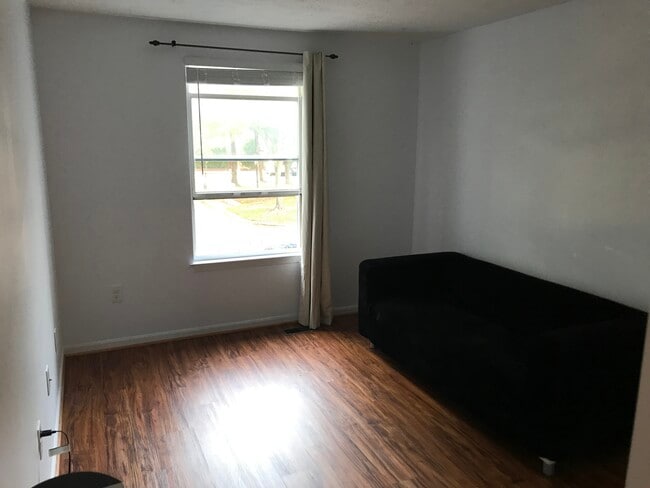 Building Photo - 5 Whitechurch Ct