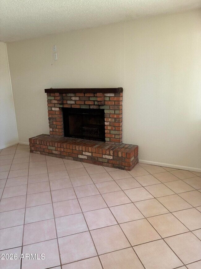 Building Photo - 1439 W Huntington Dr